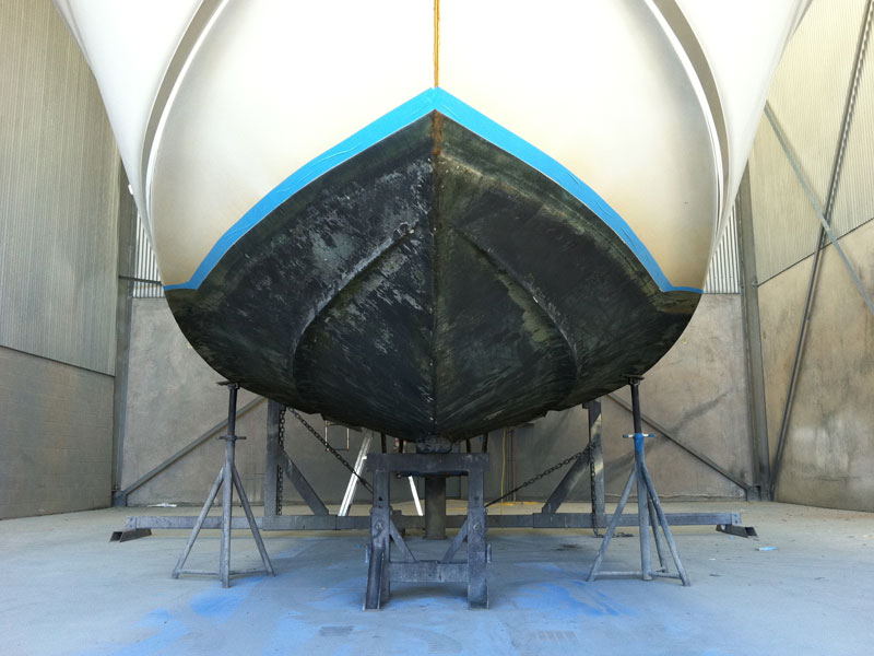 Regal Hull with flaking Antifoul Regal Hull with flaking Antifoul